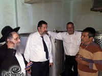 אלחרר וצוות הרבנות בסיור בעיר | צילום: מיקי מושקוביץ'