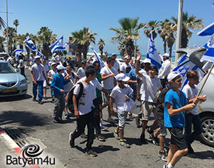 התלמידים צועדים לכבוד ירושלים