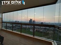 וילונות זכוכית – מעבר מחושך לאור