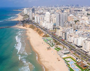 בין קפה על החוף למשחקי רשת: פנאי מודרני בבת ים