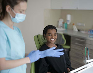 אם הבעיה היא בחניכיים חובה לעשות בדיקה אצל מומחה חניכיים