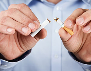 מריח רע ועד סרטן הפה: כללית סמייל על הנזקים שגורם העישון לשיניים